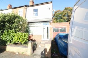 4 bedroom Terraced t...